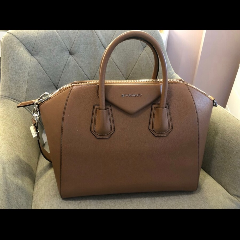 Givenchy Antigona - Medium
